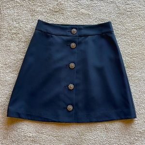 I lost 20 pounds and this skirt is too loss for me.